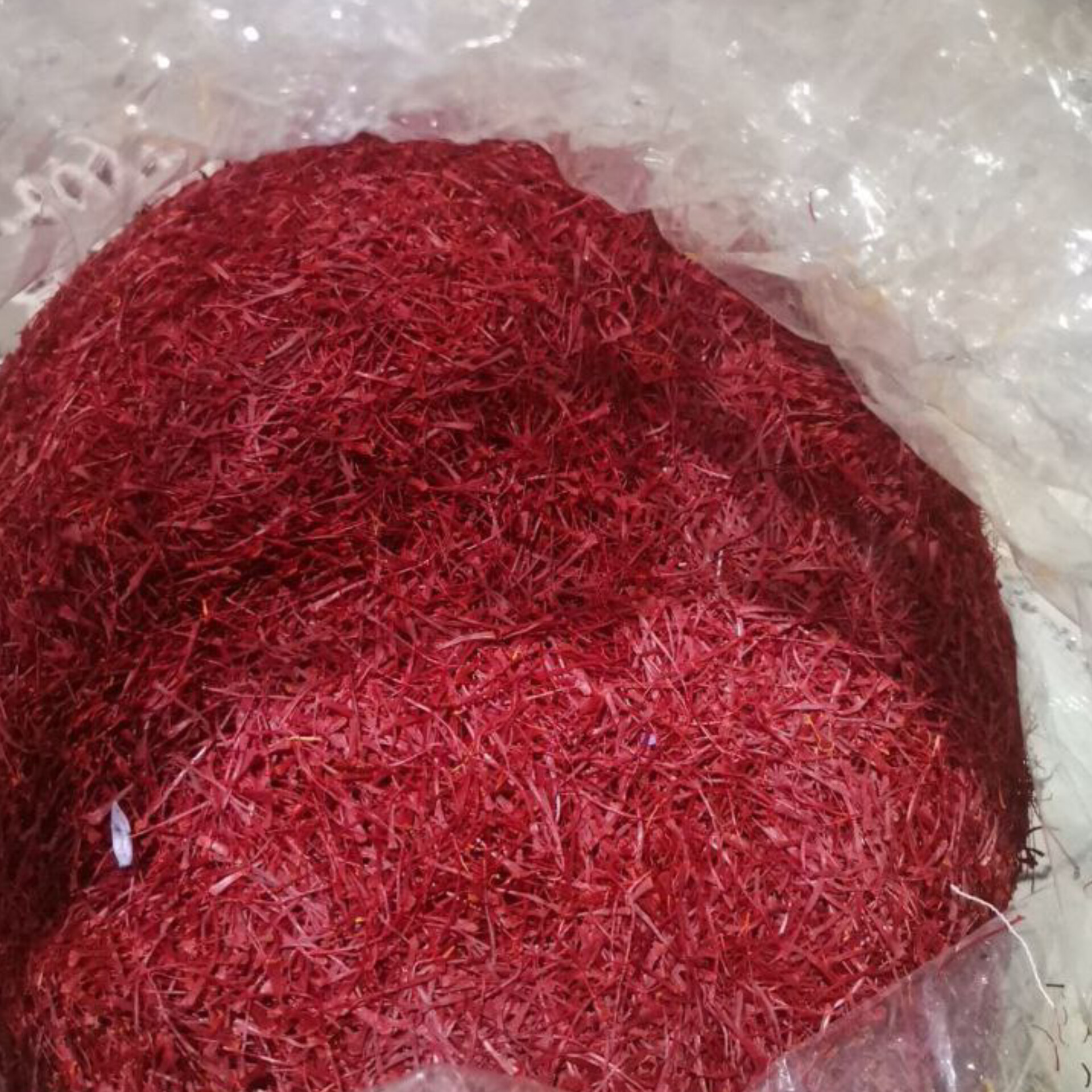 نمایش زعفران سوپرنگین صادراتی به صورت فله