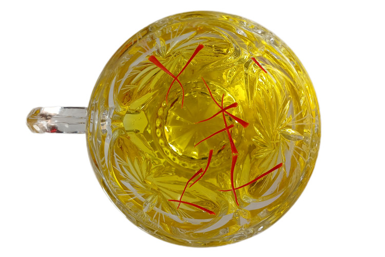 تست اصالت زعفران سوپر نگین صادراتی در آب با دمای معمولی